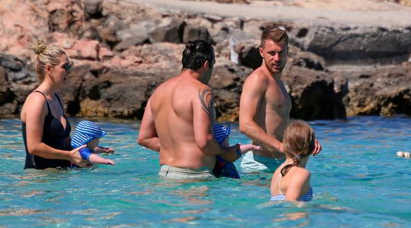 Ramsey sotto il sole di Ibiza: prima la vacanza, poi la Juve