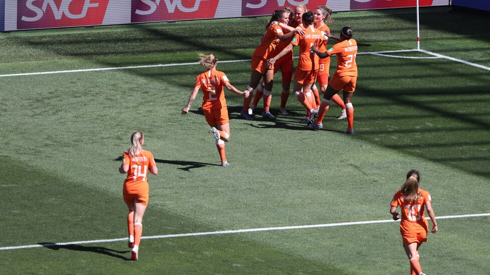 Miedema e Van Der Gragt le autrici dei due gol oranje che hanno steso le azzurre di Milena Bertolini