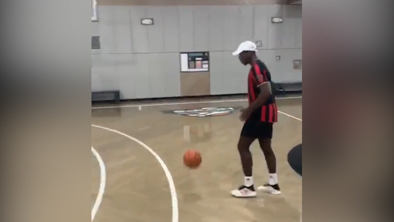 Canestro da tre di Pogba...coi piedi