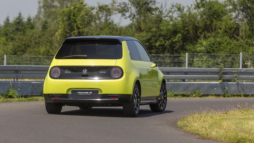 Honda e, la citycar elettrica tra potenza e brio
