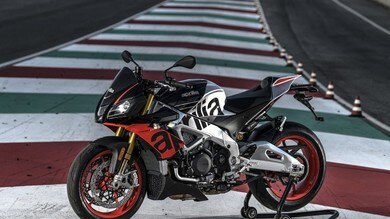 Aprilia Tuono 1100 Factory, ecco la regina della Pikes Peak