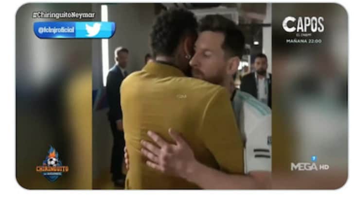 Neymar abbraccia Messi: l'amicizia oltre il mercato