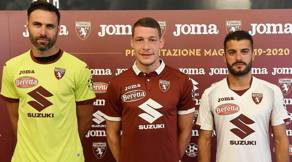 <p>La società granata ha svelato le divise con il nuovo sponsor tecnico Joma. La grande novità è l’introduzione del colletto bianco e i bottoncini che trasformano la classica t-shirt in una polo</p>
