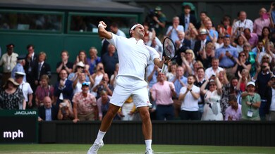 Federer batte Nadal e vola in finale a Wimbledon: sfiderà Djokovic