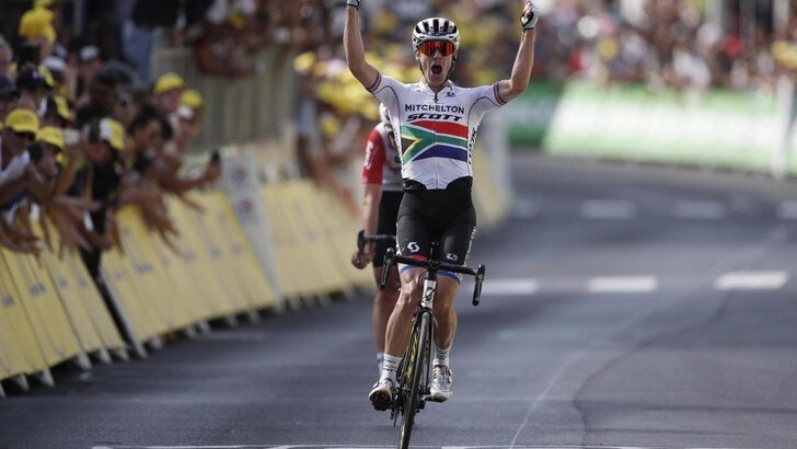 Tour, Impey trionfa nella 9ª tappa. Alaphilippe resta leader, Nibali in crisi