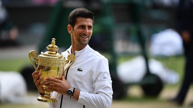 Djokovic trionfa a Wimbledon, Federer piegato in cinque set