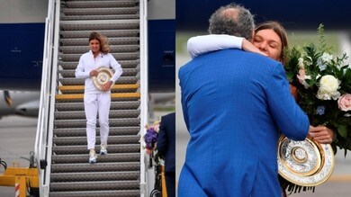 Halep torna a Bucarest da regina, festa per il trionfo a Wimbledon