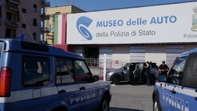 Land Rover Discovery si arruola in Polizia: video