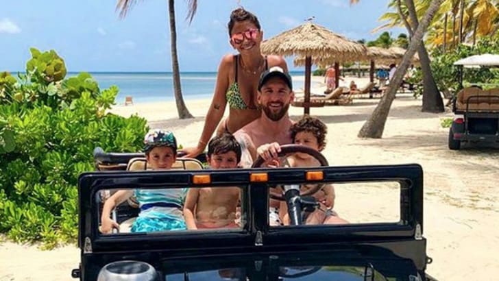 Cristiano Ronaldo segna, Messi nei Caraibi dà spettacolo in spiaggia
