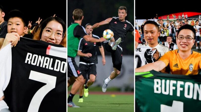 Juve, allenamento serale: l'entusiasmo dei tifosi cinesi