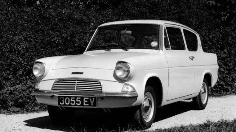 Harry Potter e Ford Anglia 105 E: la macchina volante e invisibile