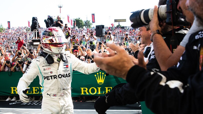 Gp Ungheria, Hamilton: "Gara incredibile, ringrazio il mio team"