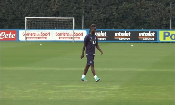 Balotelli saluta e ringrazia i supporters del Flamengo