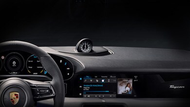 Porsche Taycan, ecco gli interni: la novità è Apple Music