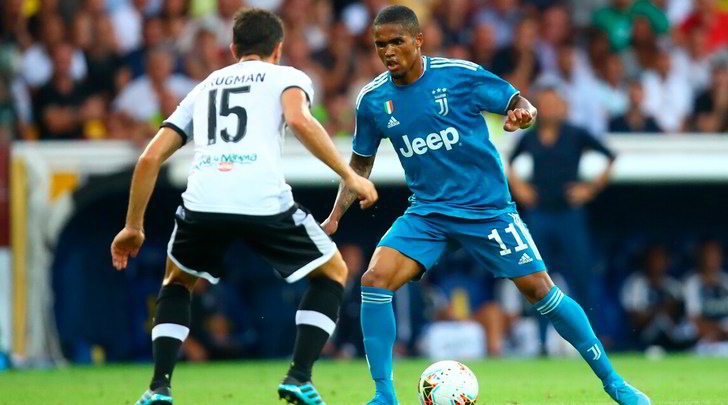 Douglas Costa ok per il Napoli. De Ligt verso l'esordio