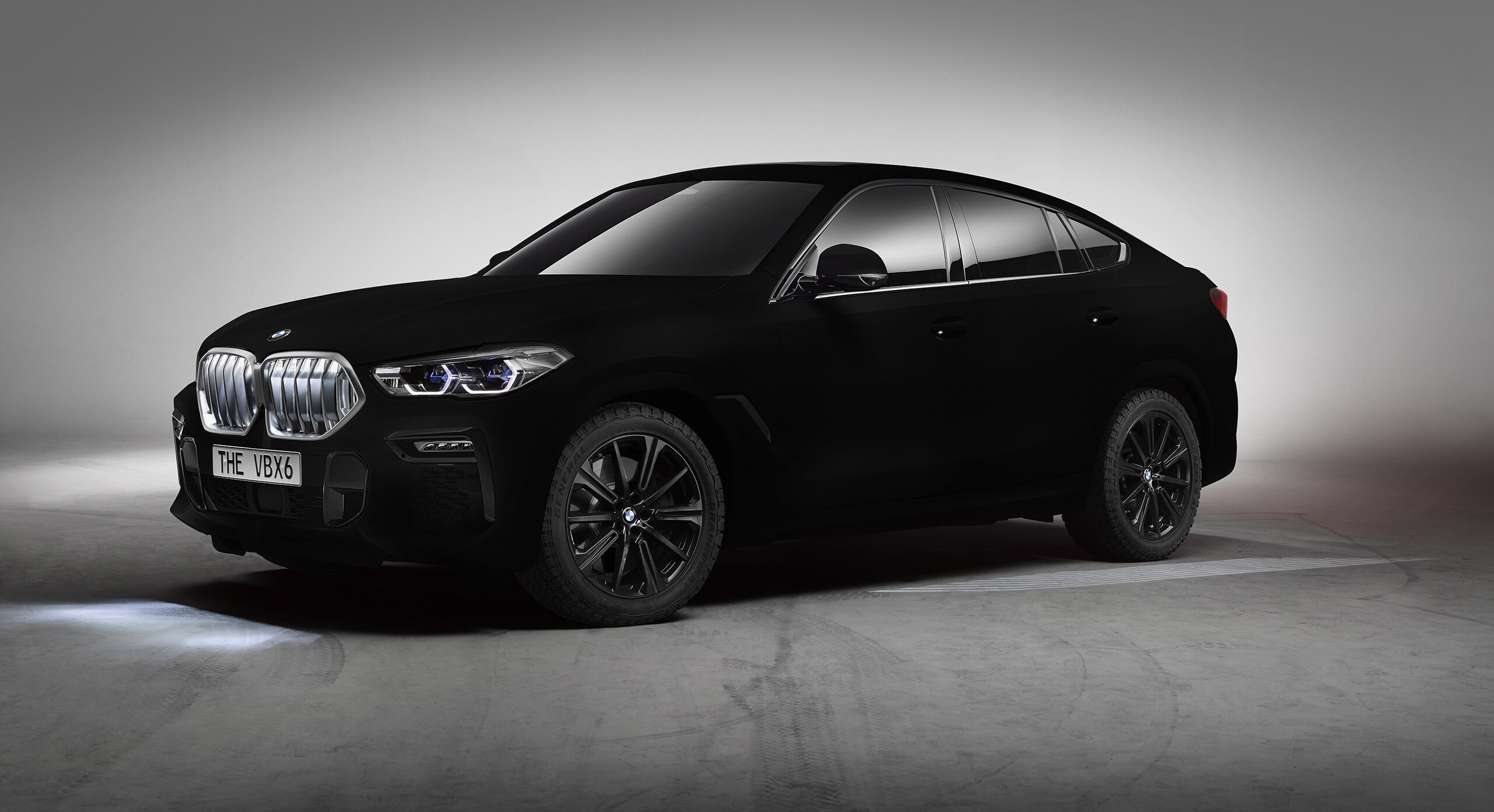 BMW X6 Vantablack: gli scatti