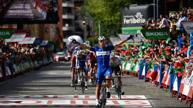 Vuelta, Gilbert vince la 17ª tappa. Quintana attacca, Roglic resta leader