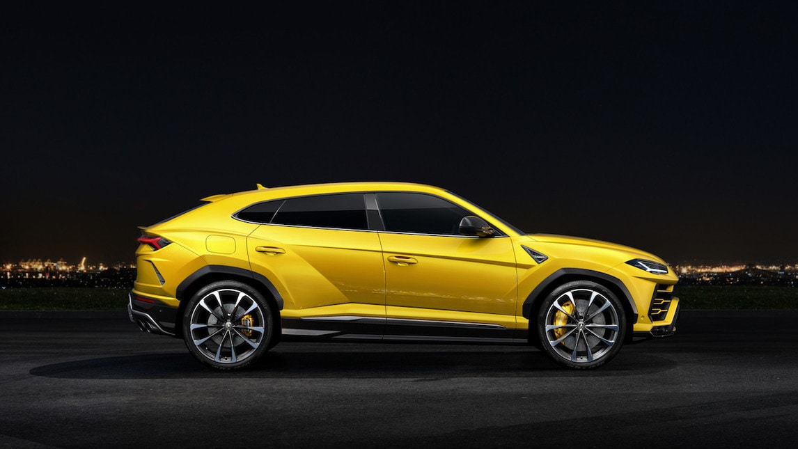 Lamborghini Urus, gli scatti