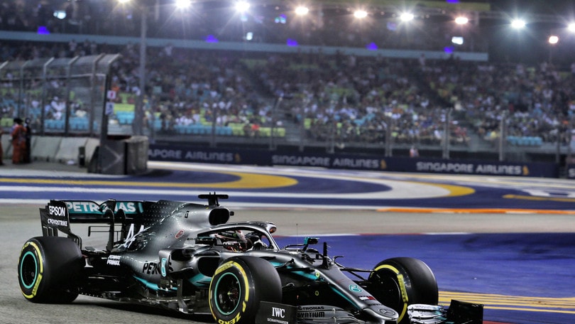 Gp Singapore, Hamilton: "Felice di trovarmi in mezzo alle Ferrari"