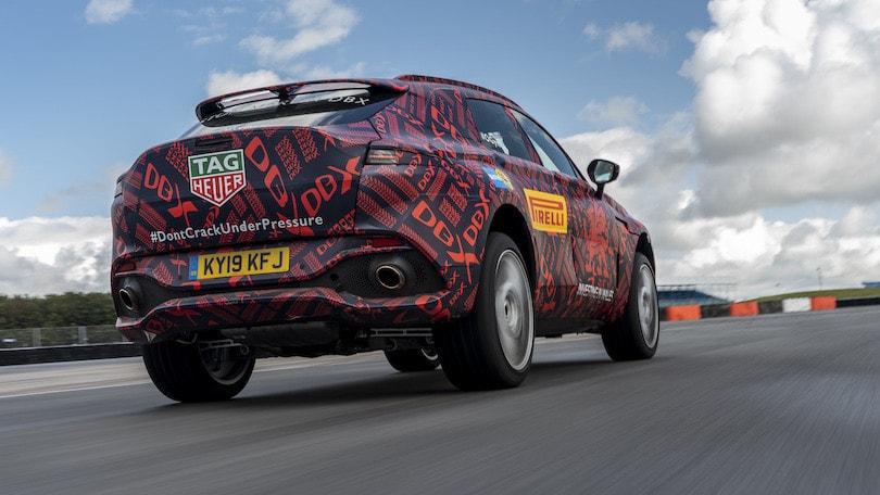 Aston Martin DBX,il V8 si racconta