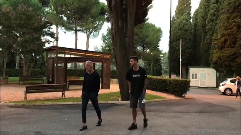 Roma, Pellegrini a Villa Stuart per l'intervento al piede destro