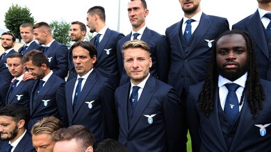 Foto di squadra per la Lazio: Immobile al fianco di Inzaghi