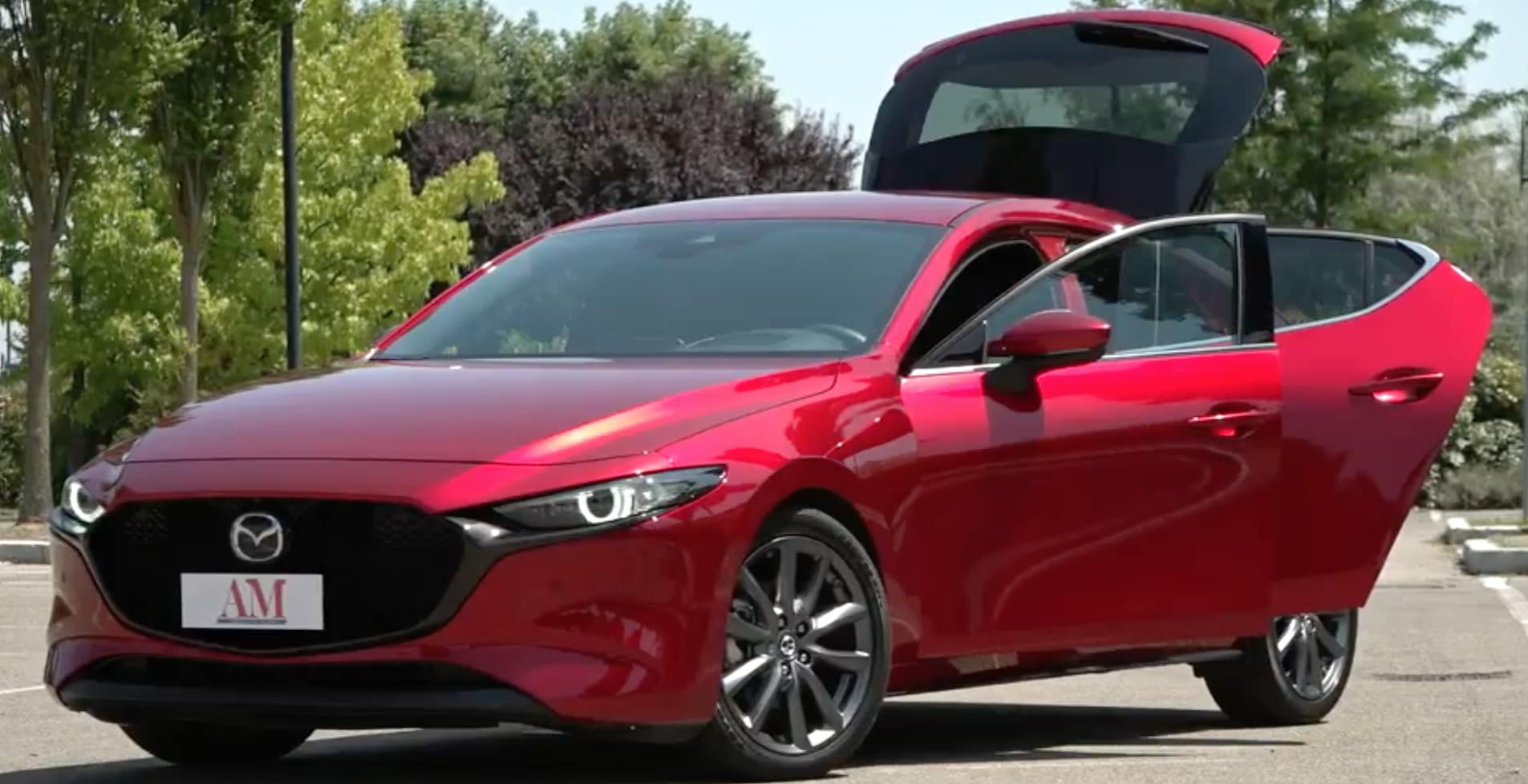 La prova su strada della nuova Mazda 3: il video