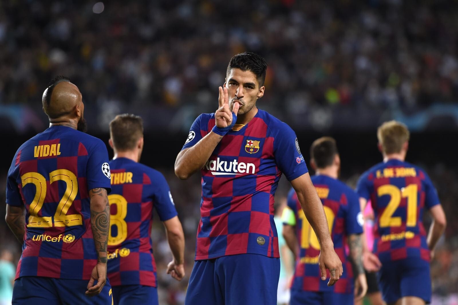 Inter, non basta Lautaro. Suarez firma la rimonta del Barcellona