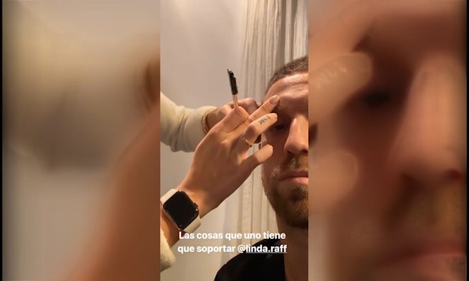 Papu Gomez, Linda si improvvisa estetista