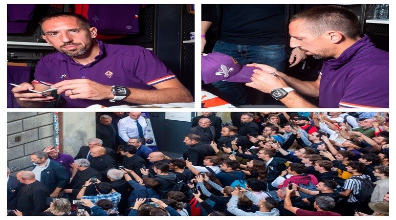 Ribery allo store della Fiorentina, folla in visibilio