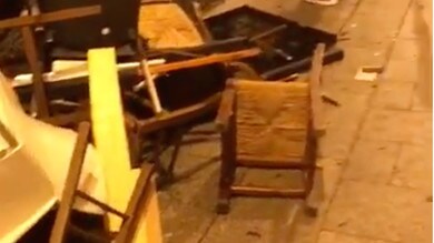 Cagliari: tifosi polacchi devastano il centro, danni in due ristoranti
