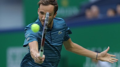 Medvedev batte Tsitsipas e va in finale all'Atp di Shanghai