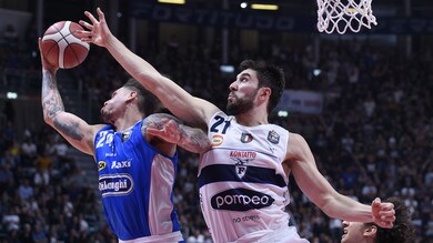 Serie A, Virtus Bologna sbanca Pesaro ed è prima: la Fortitudo supera Treviso