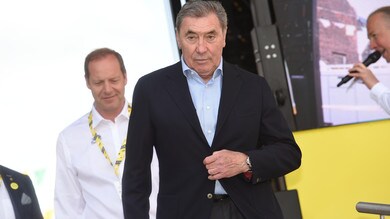 Paura per Merckx: cade in bici e finisce in ospedale
