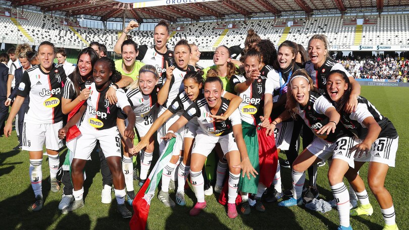 Delirio Juve per la Supercoppa e irruzione in conferenza stampa