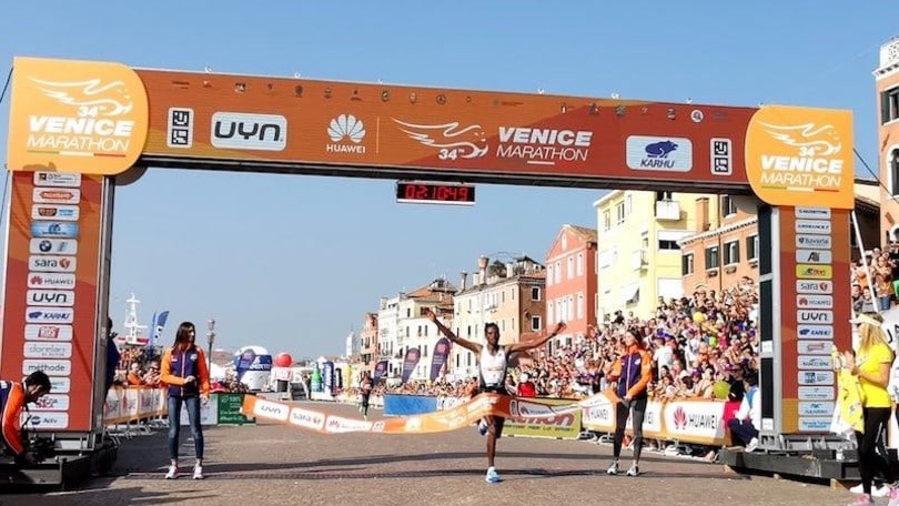 Lencho Tesfaye Anbesa e Judith Korir dominano la 34^ Huawei Venicemarathon