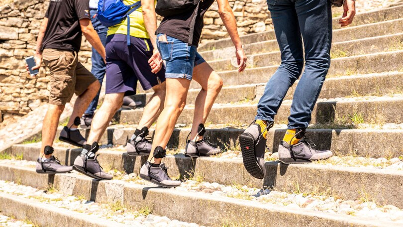 Le scarpe con supporto laterale energizzante si chiamano Grin Shoes