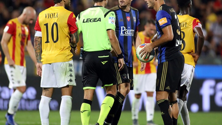 Serie B, Spezia-Chievo, arbitra Fourneau. Benevento-Empoli: Ghersini