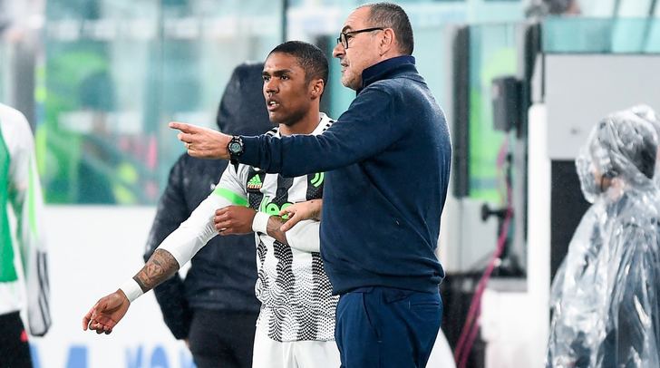 Sarri mette il turbo con Douglas Costa sulla trequarti