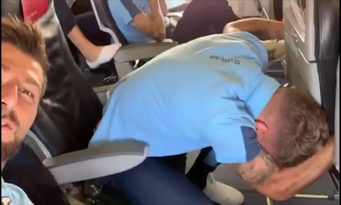 Immobile ha paura di volare, Acerbi filma tutto