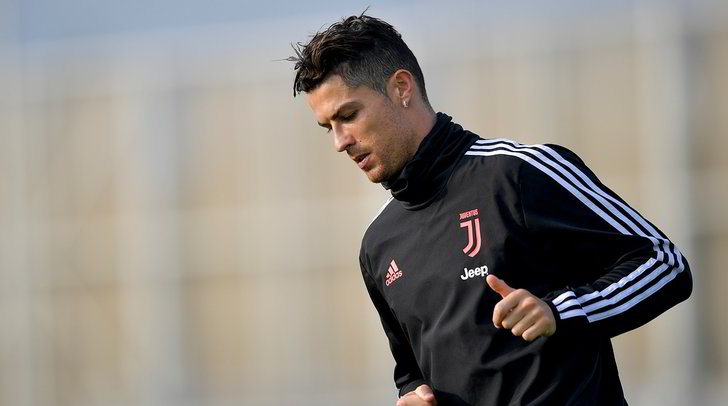 Juve, Ronaldo è alla Continassa: confronto con Sarri e la squadra