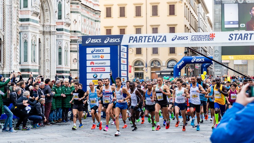 Elisa Stefani e la debuttante inglese Piasecki danno spettacolo all'Asics Firenze Marathon
