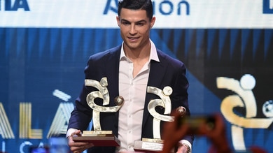 Juve, Ronaldo ritira il premio come miglior giocatore al Gran Galà del Calcio