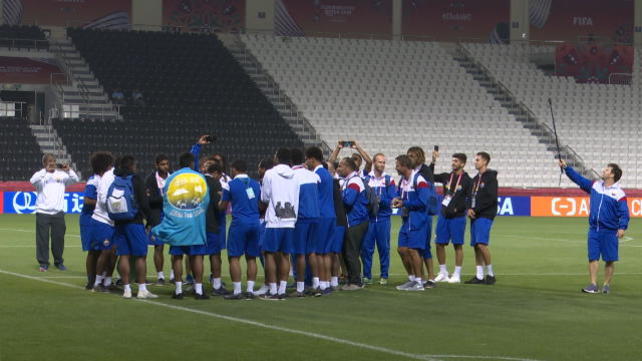 Il ballo propiziatorio dei calciatori dello Hienghene