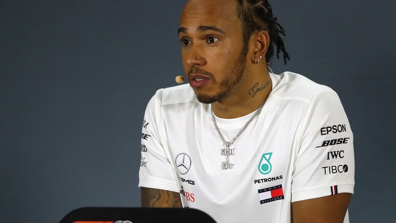 Hamilton: "Spero in una donna che possa spazzare via tutti in F1"