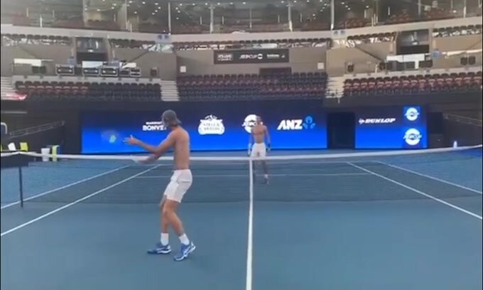 Sfida a mini tennis per i fratelli Djokovic