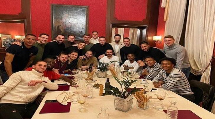 Juventus a cena: Pjanic e Bonucci la condividono sui social