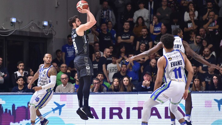 Gentile piega Sassarri, la Virtus Bologna supera Venezia e allunga