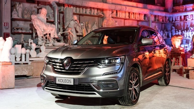 Nuovo Renault Koleos 2020: la prova off-road tra le cave di marmo