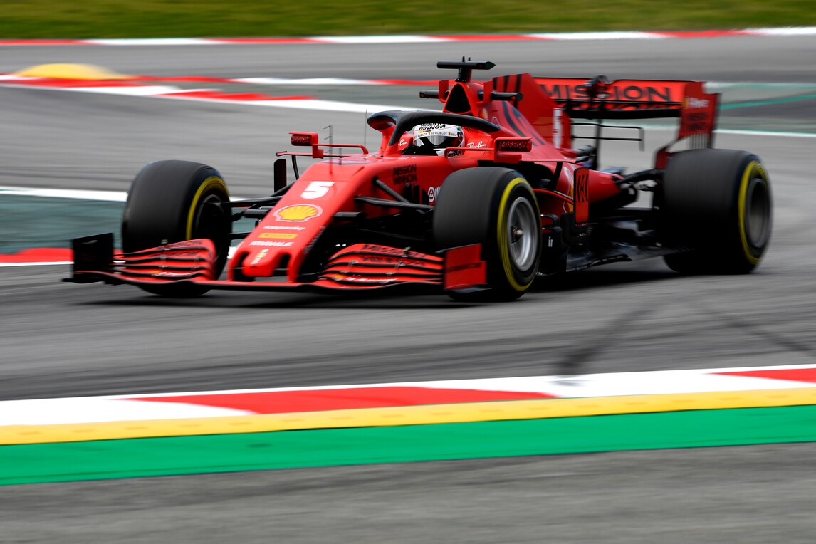 Ferrari, Vettel primo nei test di Barcellona: è il più veloce al mattino